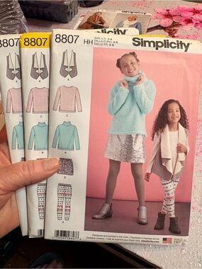 BN UNCUT SIMPLICITY 8807 HH GIRLS TODDLERS SEWING PATTERNS